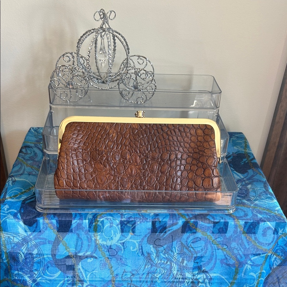 G.I.L.I. Brown Crocodile-Embossed leather Clutch - Picture 2 of 15